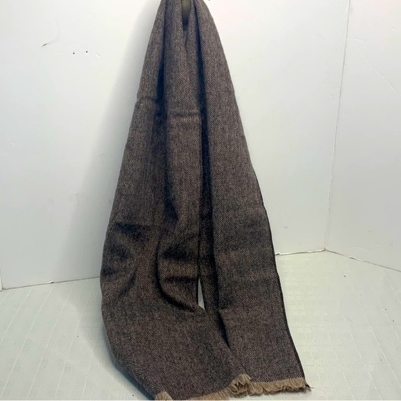 Vintage Christian Dior Marino Wool scarf - Picture 3 of 10